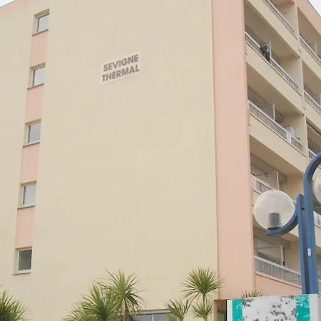 2 Etoiles Proche Thermes Avec Balcon - Fr-1-503-187